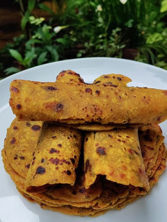 મેથી ના ઢેબરા (Methi Dhebra Recipe In Gujarati) રેસીપી મુખ્ય ફોટો
