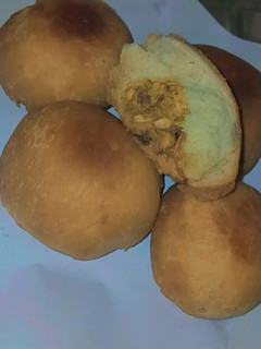 A picture of Stuffed buns.
