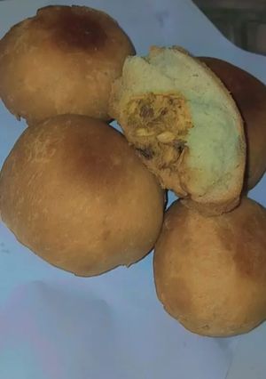 A picture of Stuffed buns.