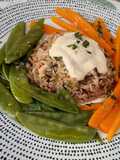 Tirabeques salteados con arroz  y salsa de yogur al curry