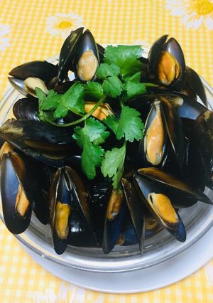 Una foto de Choros (mejillones) al vino Blanco!