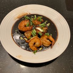 A picture of Honey Sriracha Garlic Shrimp.