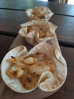 Una foto de Canastitas de atún y cebollas