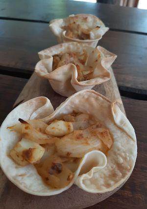 Una foto de Canastitas de atún y cebollas
