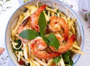 Hình của món Gỏi xoài nộm tôm.