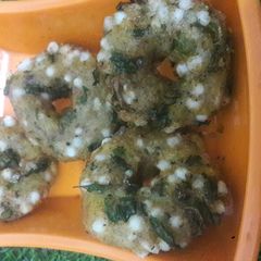 A picture of Sabudana donuts.