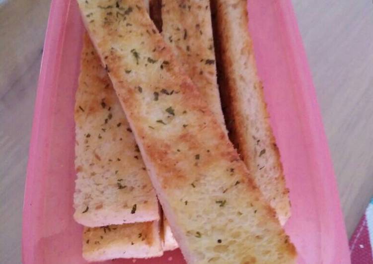 Bagaimana Membuat Mpasi cemilan 14m+: Garlic bread, Lezat