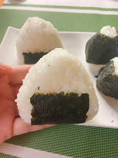🍙海苔飯糰,讓您月底不吃土~改吃米 安捏。 的食譜成品照片