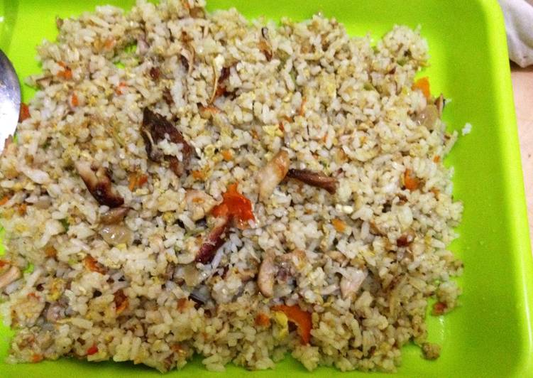 Panduan Menyiapkan Nasi goreng ayam orak arik telur🐓 Lezat Sekali