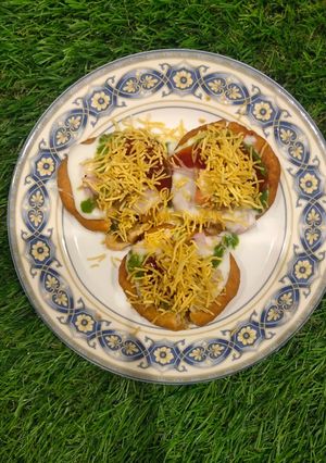 A picture of Khasta Kachori.