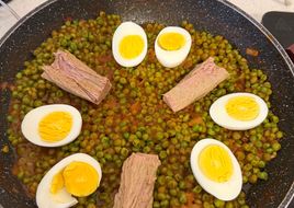 Piselli, tonno e uova