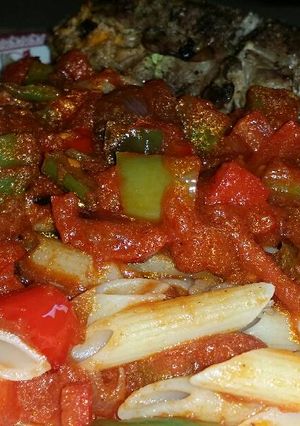 A picture of Stuffed meat & bell pepper pasta.