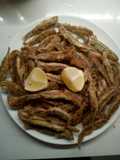 Anciove fritte con spicchi di limone