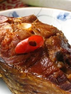 Hình của món Cá trắm kho riềng rục xương.