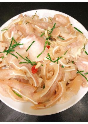 Hình của món Tai heo tỏi ớt.