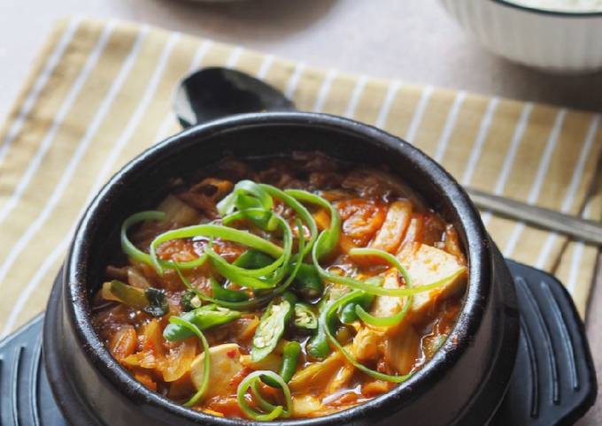 Resep Easy Kimchi Jjigae Oleh Yuniar Maharani Cookpad