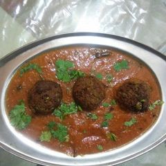 A picture of Matar kofta curry.