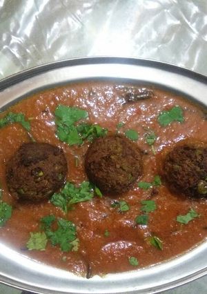 A picture of Matar kofta curry.