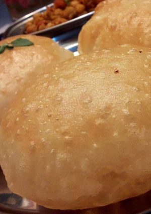 છોલે ભટુરે (Chhole Bhature Recipe In Gujarati) રેસીપી મુખ્ય ફોટો