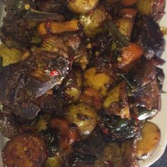 A picture of Lamb potatoes roast.