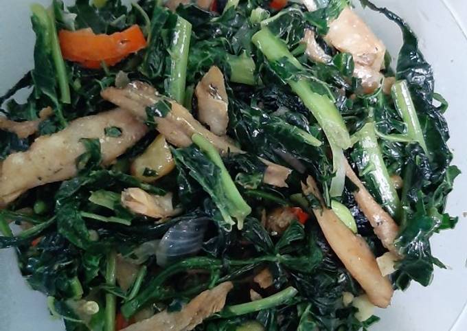 Langkah Mudah untuk Membuat Tumis daun pepaya teri yang Lezat