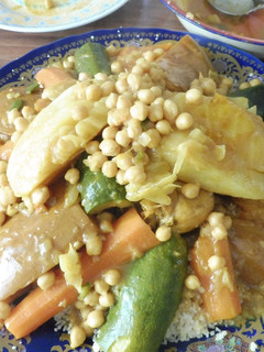 Una foto de Cous Cous pollo con verduras