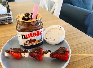 Una foto de Brochetas de fresas y Nutella🍓