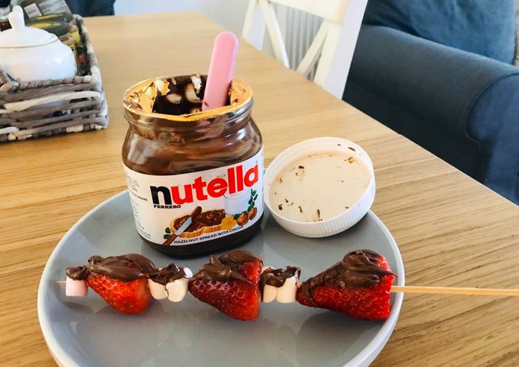 Brochetas De Fresas Y Nutella Receta De Roberto Miranda Cookpad