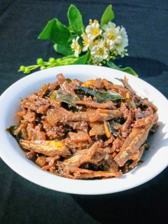 நெத்திலி கருவாடு ரோஸ்ட் (Nethili Karuvadu Roast Recipe in tamil) செய்முறை முக்கிய புகைப்படம்