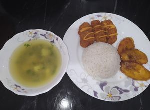 Una foto de Croquetas de pollo- caldo de pollo