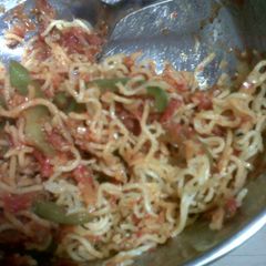 A picture of Chinese Bhel with Maggi.