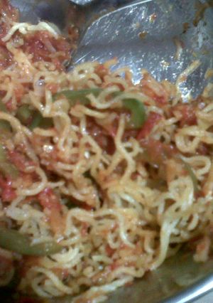 A picture of Chinese Bhel with Maggi.