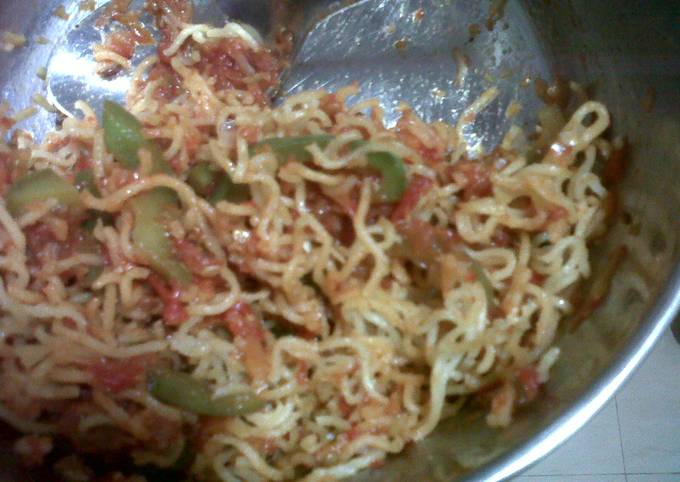 Chinese Bhel with Maggi