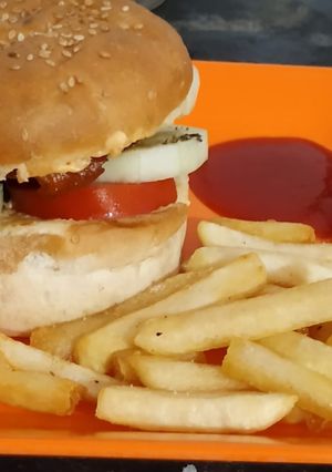 সালামি বার্গার রেসিপির প্রধান ছবি