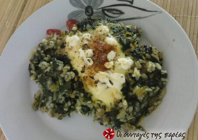 κύρια φωτογραφία συνταγής Σπανακόρυζο στο φούρνο με αυγά και ανθότυρο