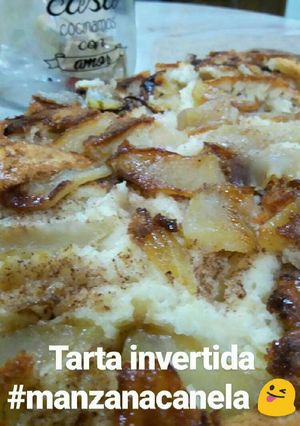 Una foto de Tarta invertida manzana y canela