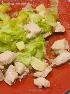 蒜香高麗菜炒雞肉、蒜香節瓜 的食譜成品照片