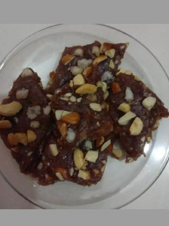 ખજૂર પાક (Khajoor Paak Recipe In Gujarati) રેસીપી મુખ્ય ફોટો