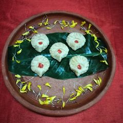 A picture of Milkpowder oyster shell shaped sandesh.