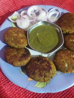 काले चने के कटलेट(kale chane ke catlet recipe in Hindi) रेसिपी मुख्य फोटो