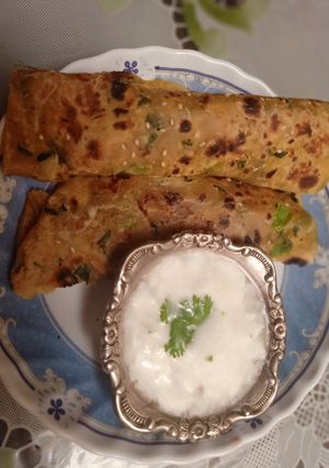 A picture of Methi ke thepla (methi paratha).