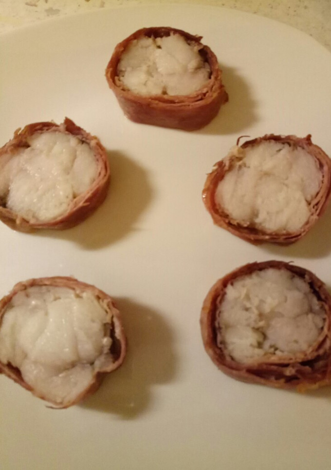 A picture of Monkfish wrapped in parma ham.