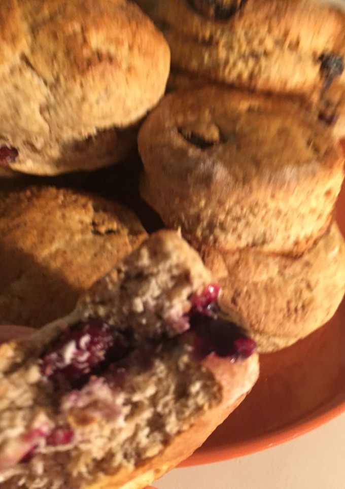 Una foto de Scones integrales con arándanos