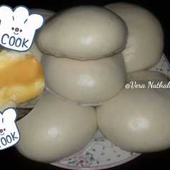 รูปของ Melted custard salted egg yolk steamed buns