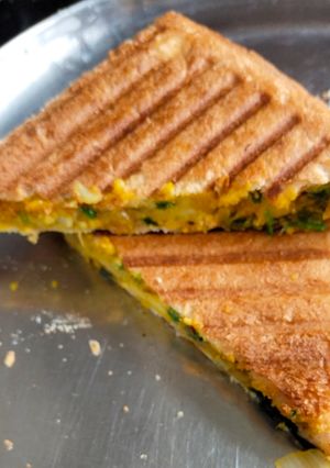 A picture of Aloo sandwich.