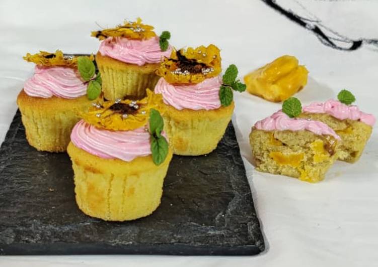 Jackfruit muffins with strawberry icing