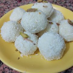 A picture of Coconut chocolate ladoo.