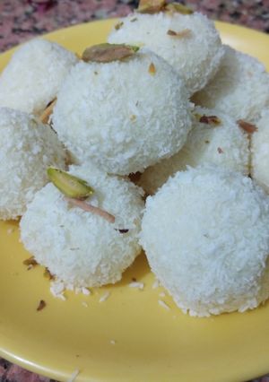 A picture of Coconut chocolate ladoo.
