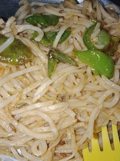 चाइनीस हक्का नूडल्स (Chinese Hakka noodles recipe in Hindi) रेसिपी मुख्य फोटो