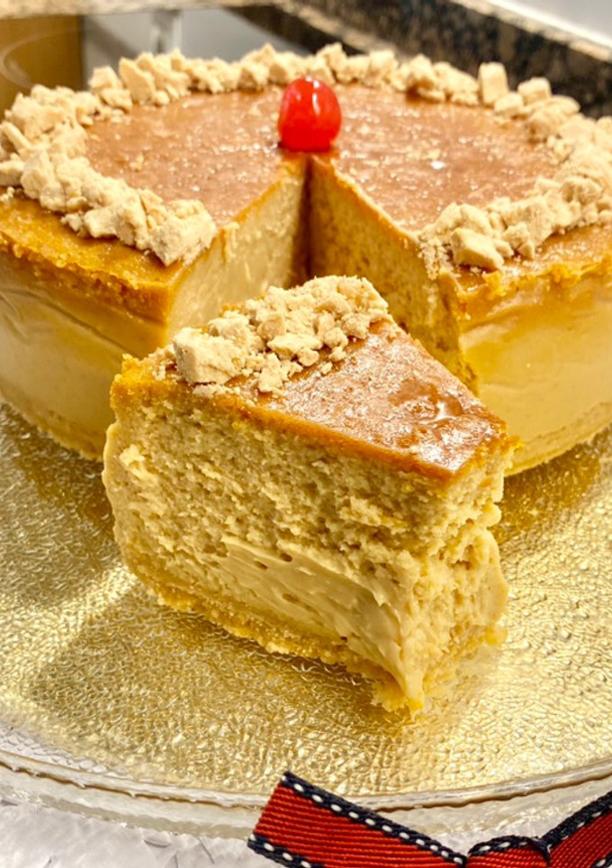 Una foto de Tarta de queso cremosa con turrón de jijona